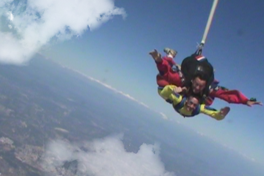 Aventure parachutisme tandem nuages
